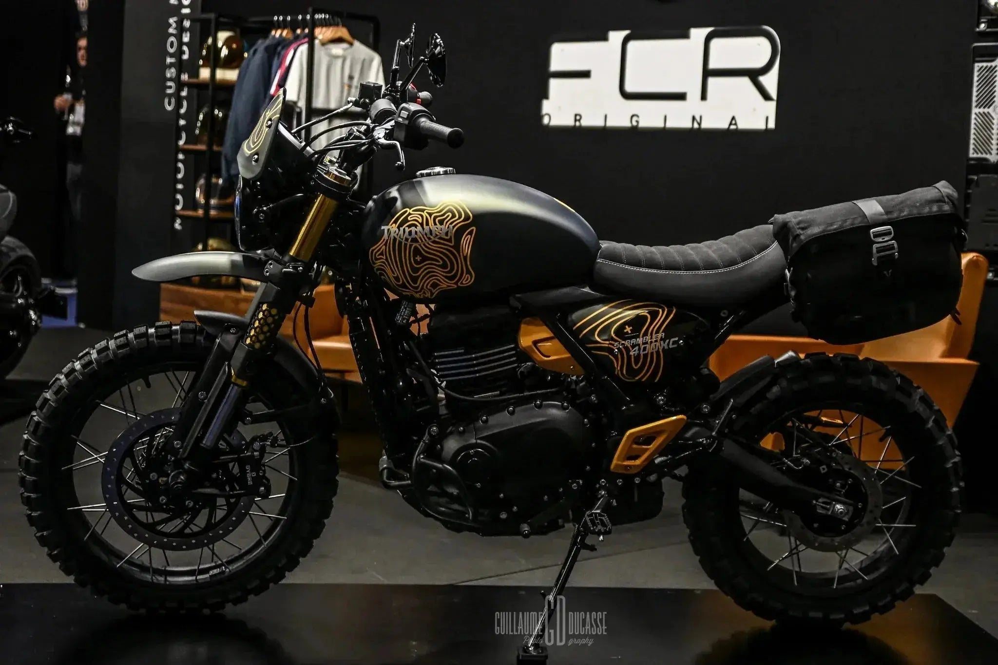 Triumph Scrambler 400 XC préparée par FCR Original avec les pièces moto FCR Accessoires