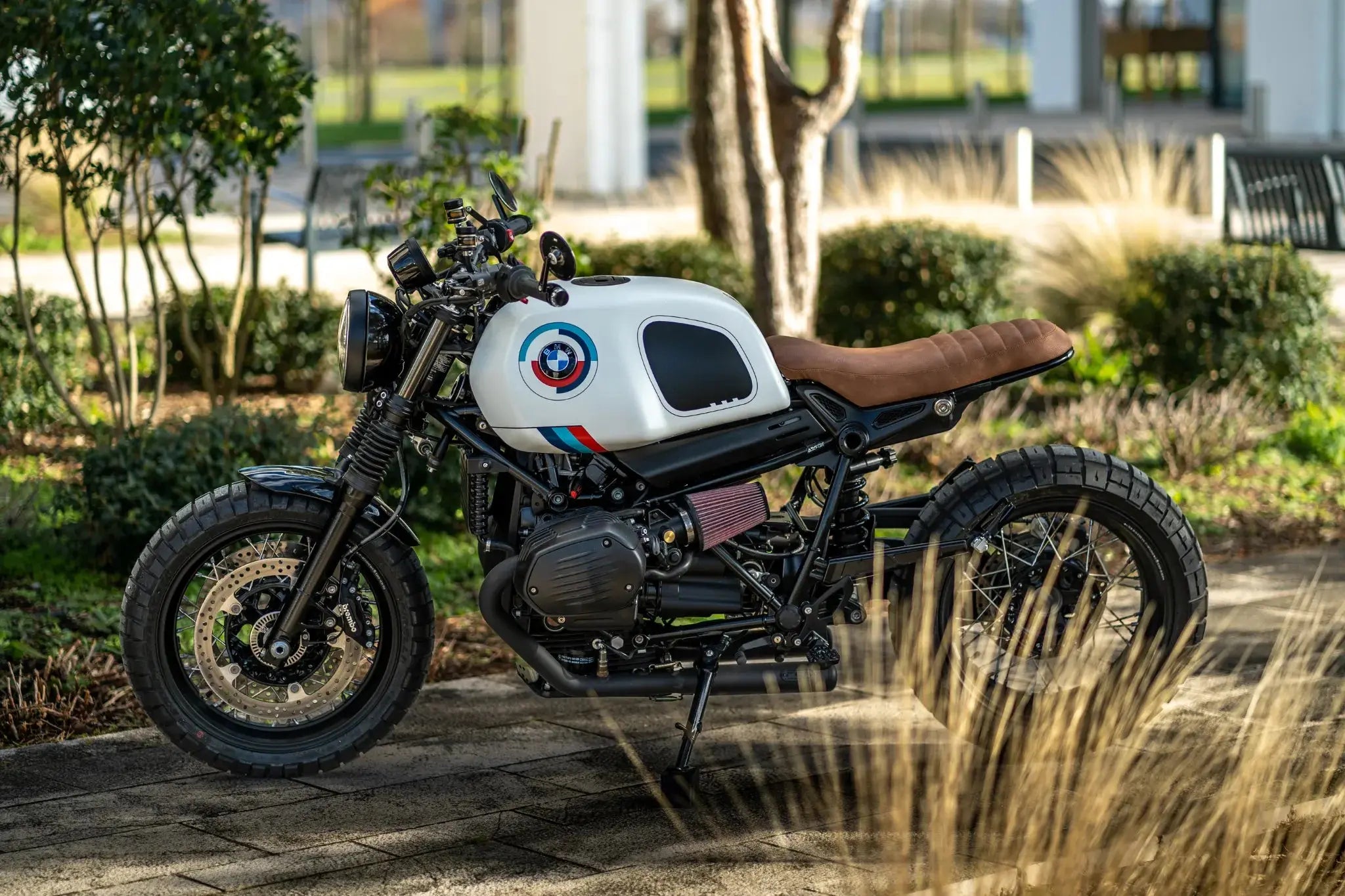 Comment personnaliser sa moto ? Le guide complet FCR Accessoires