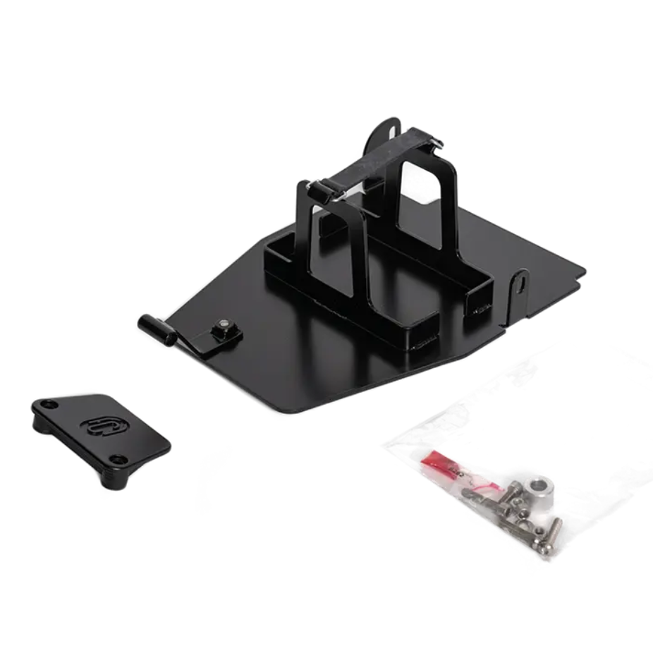 Bac a Batterie BMW R nineT FCR Original - plaque inox noire avec support batterie cache recepteur embrayage et visserie, vue de trois quarts sur fond blanc