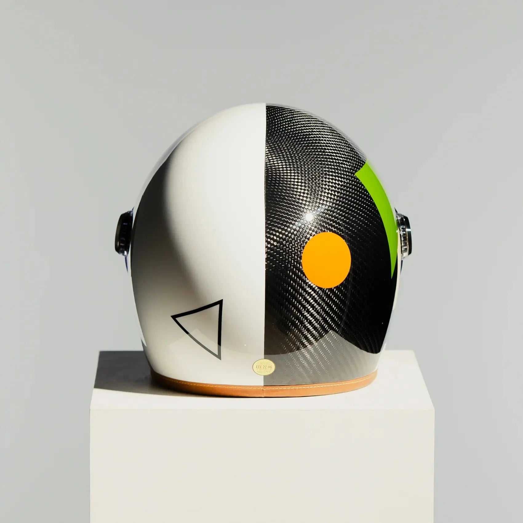 Hedon Heroine Racer 2.0 Bauhaus casque intégral haut de gamme avec intérieur cuir et finition artisanale, style vintage moderne