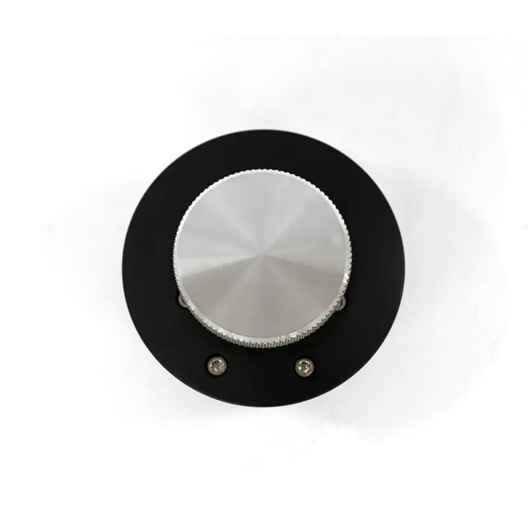 Bouchon de Reservoir Le Billet BMW R nineT FCR Original - finition Brosse vue du dessus montee sur support