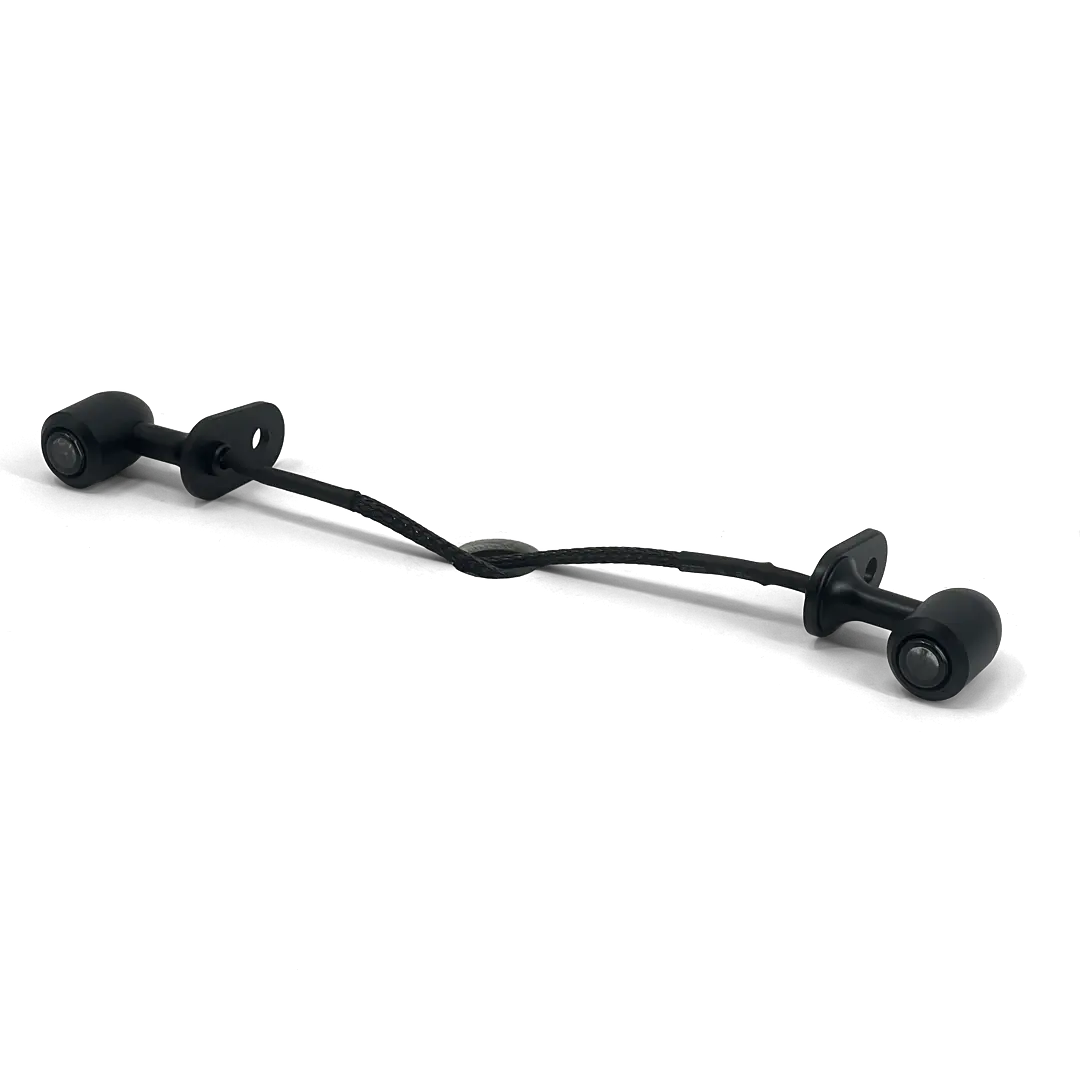 Vue latérale des clignotants 3-en-1 Triumph en noir, combinant clignotant, feu de position et feu stop avec une installation plug & play.