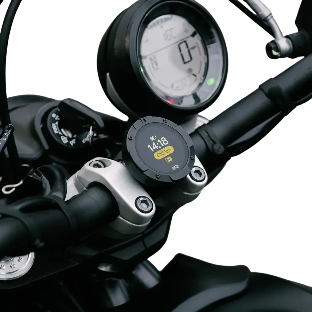 GPS Beeline Moto II Édition Anniversaire - mise en situation monté sur cockpit moto néo-rétro affichage écran