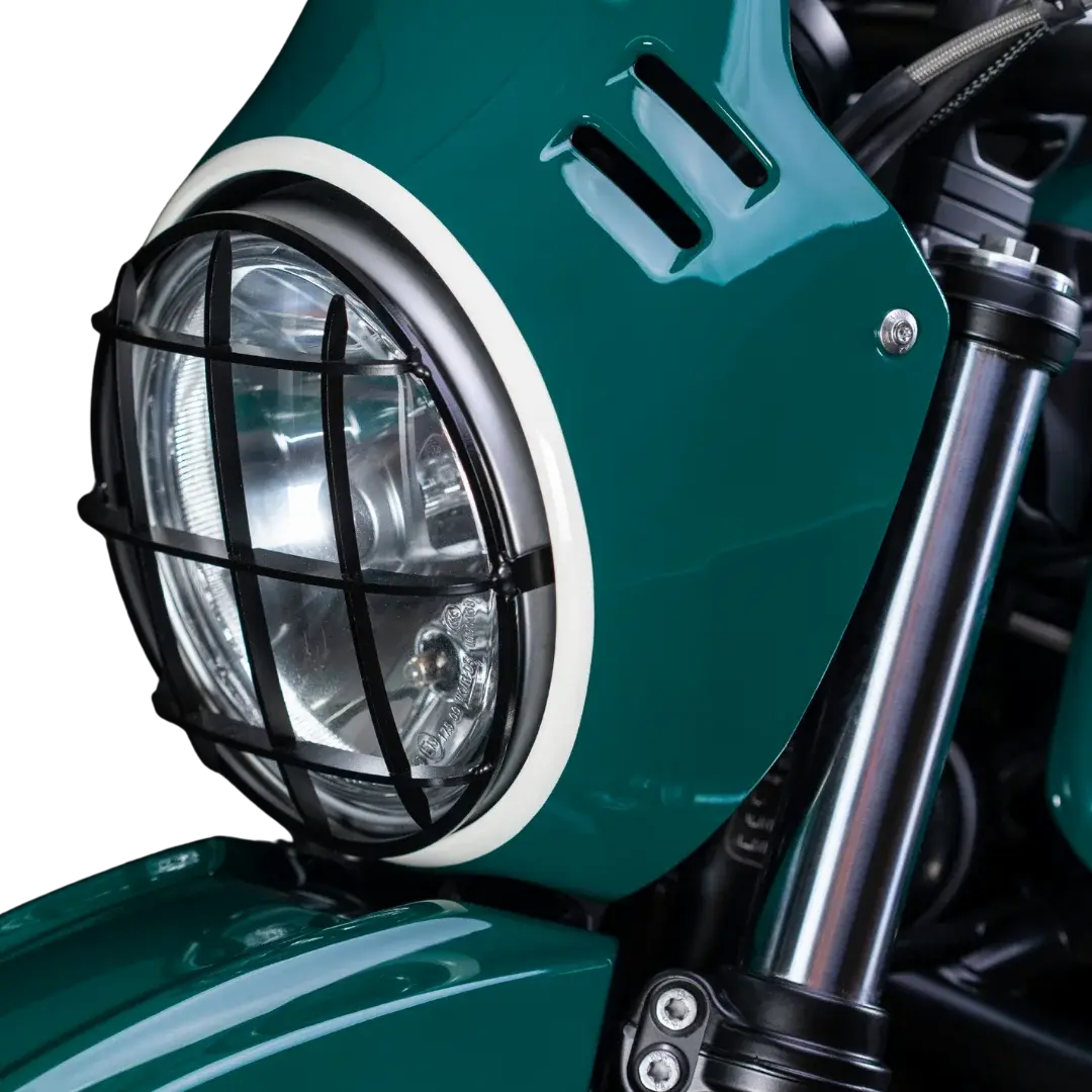 Grille de Phare BMW R nineT FCR Original - mise en situation, grille montee sur le phare rond de la moto