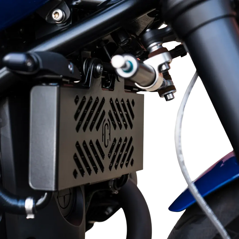 Grille de Radiateur a Retours BMW R NineT FCR Original - finition noire montee sur la moto bleue