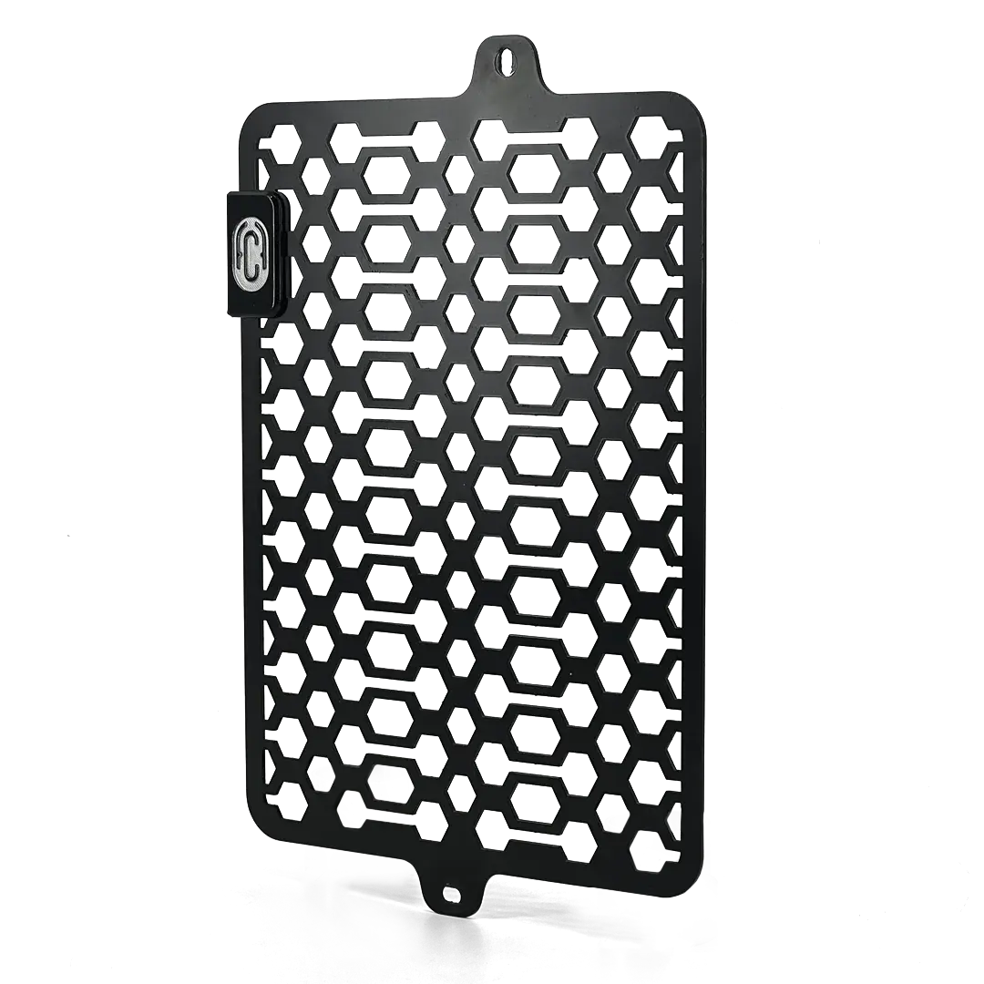 Grille radiateur aluminium Triumph 400 vue perspective finition noir satiné