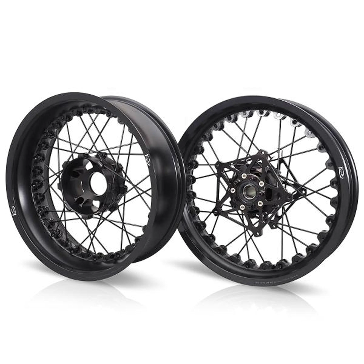 Paire jantes Kineo a rayons noir trois quarts avant et arriere Triumph Bonneville T100 FCR Accessoires