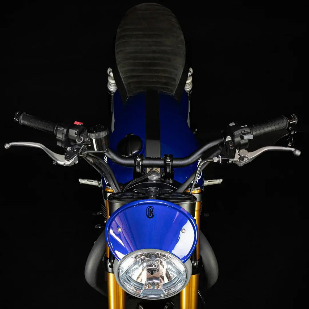 Kit Roadster Thruxton FCR Original - guidon haut monte sur une Triumph Thruxton, vue de face