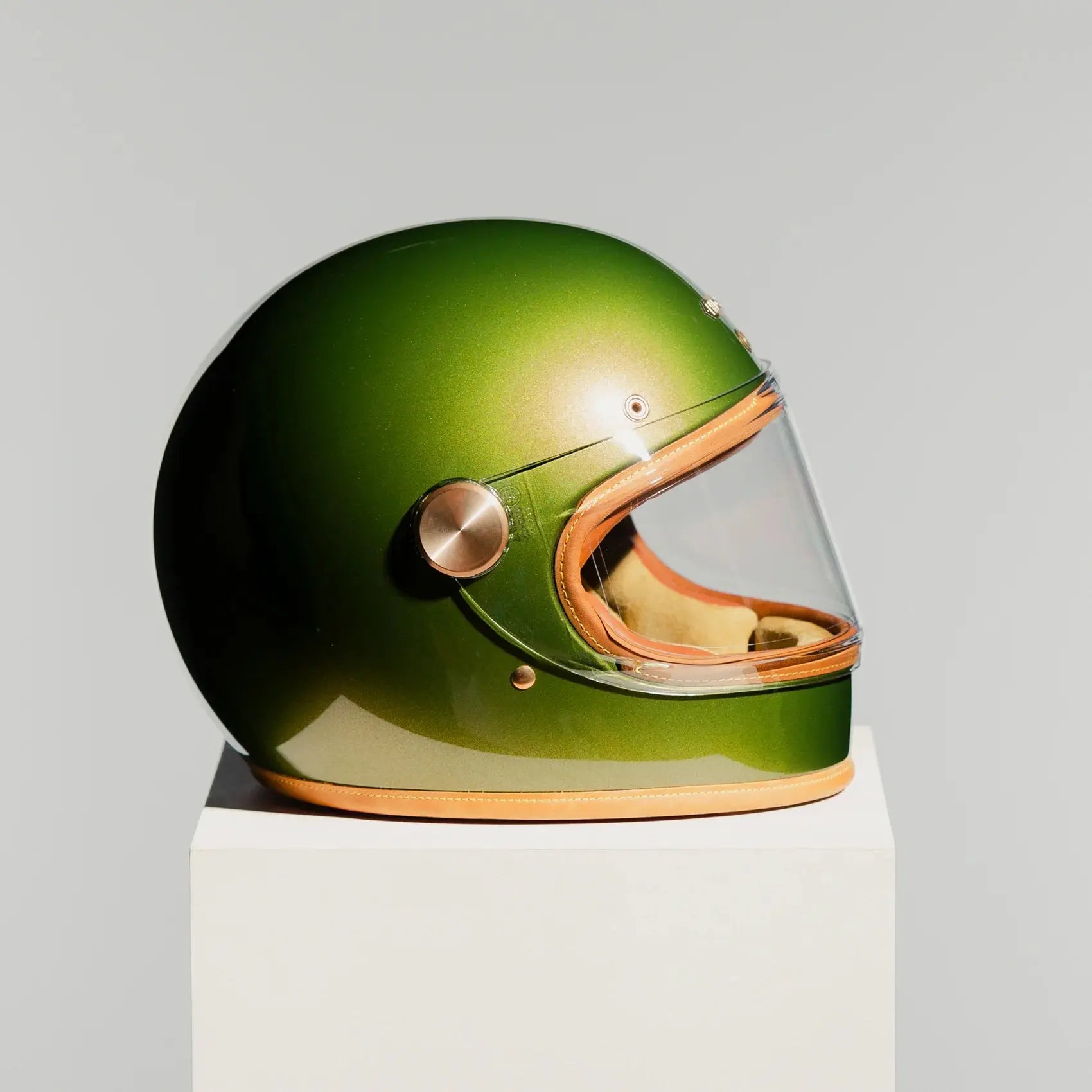 Hedon Heroine Racer 2.0 Olivea casque moto homologué ECE 22.06 compatible Triumph, BMW et univers custom