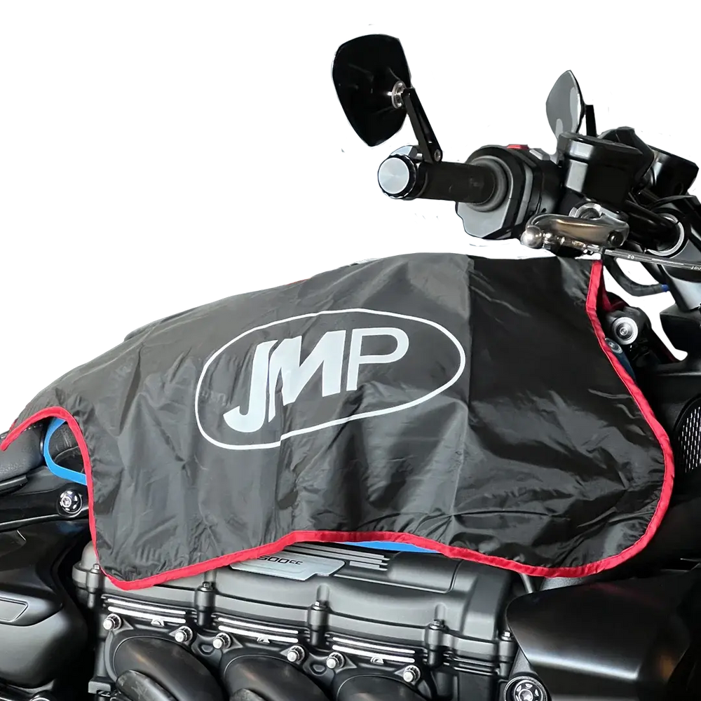 Protège-réservoir JMP noir en nylon antidérapant monté sur réservoir de moto