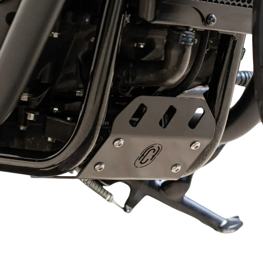 Sabot moteur noir monte sur Triumph Bobber gros plan FCR Original