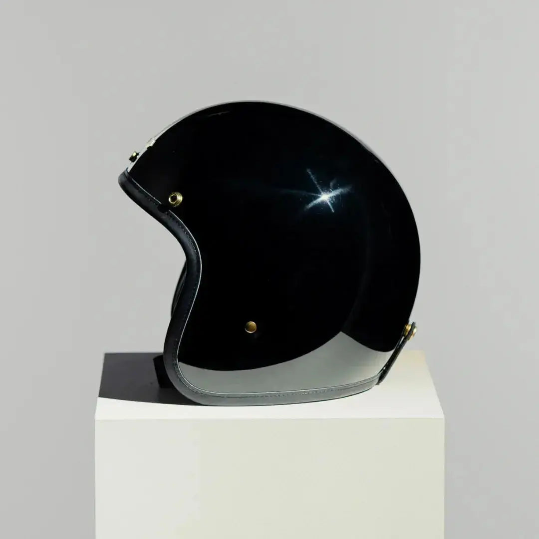 Profil casque Hedon Hedonist Signature Black avec coque compacte et finition noire brillante haut de gamme
