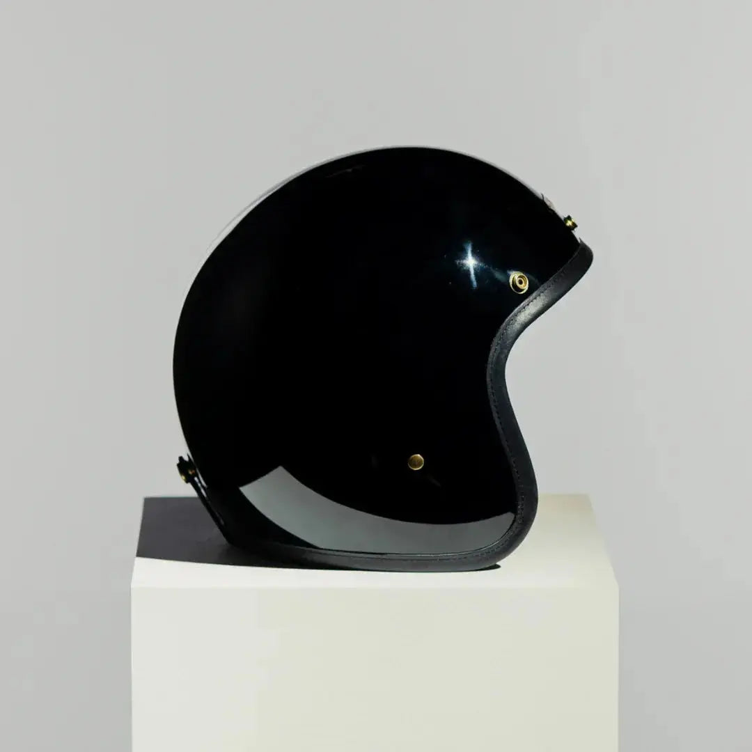 Casque Hedon Hedonist vue profil ouvert avec bordure cuir et style néo rétro premium