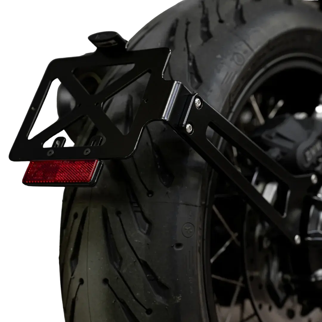 Support de Plaque BMW R nineT FCR Original - mise en situation, support monte derriere la roue arriere de la moto
