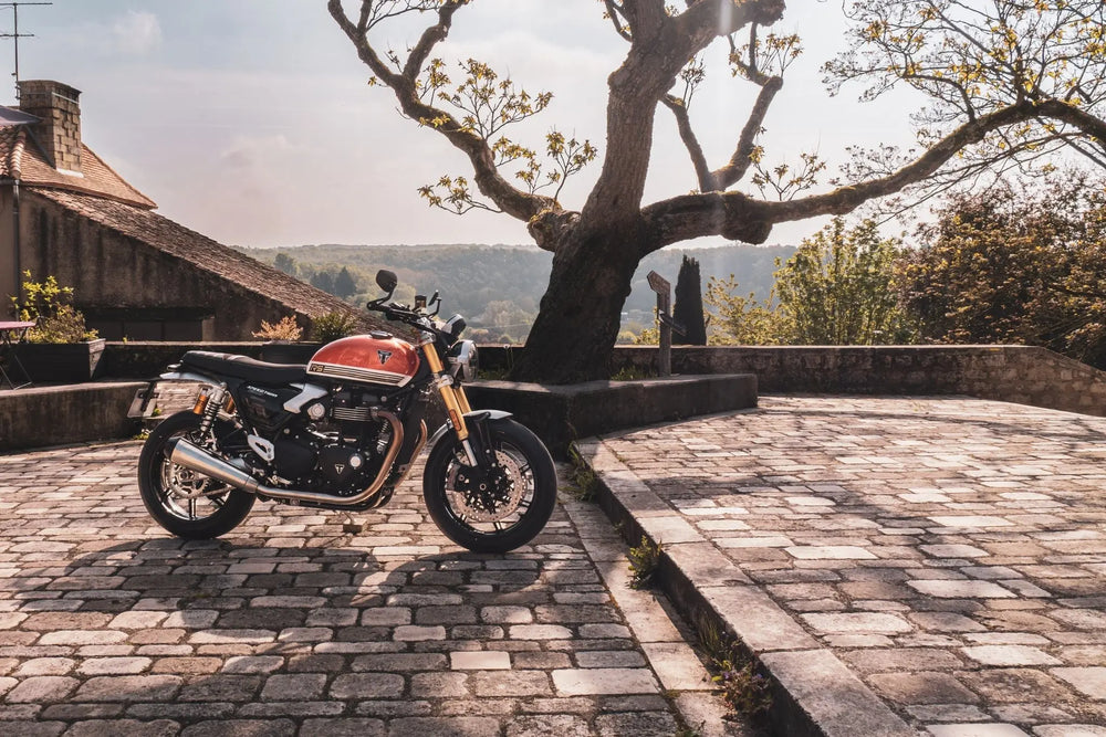 Unser Zubehör für Triumph Speed ​​Twin 1200 RS: Stil, Schutz und Individualisierung