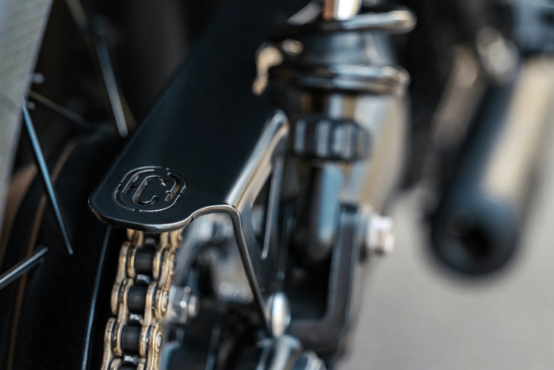 Kettenschutz | Triumph Thruxton & Speed Twin 1200 - photo 3 en situation