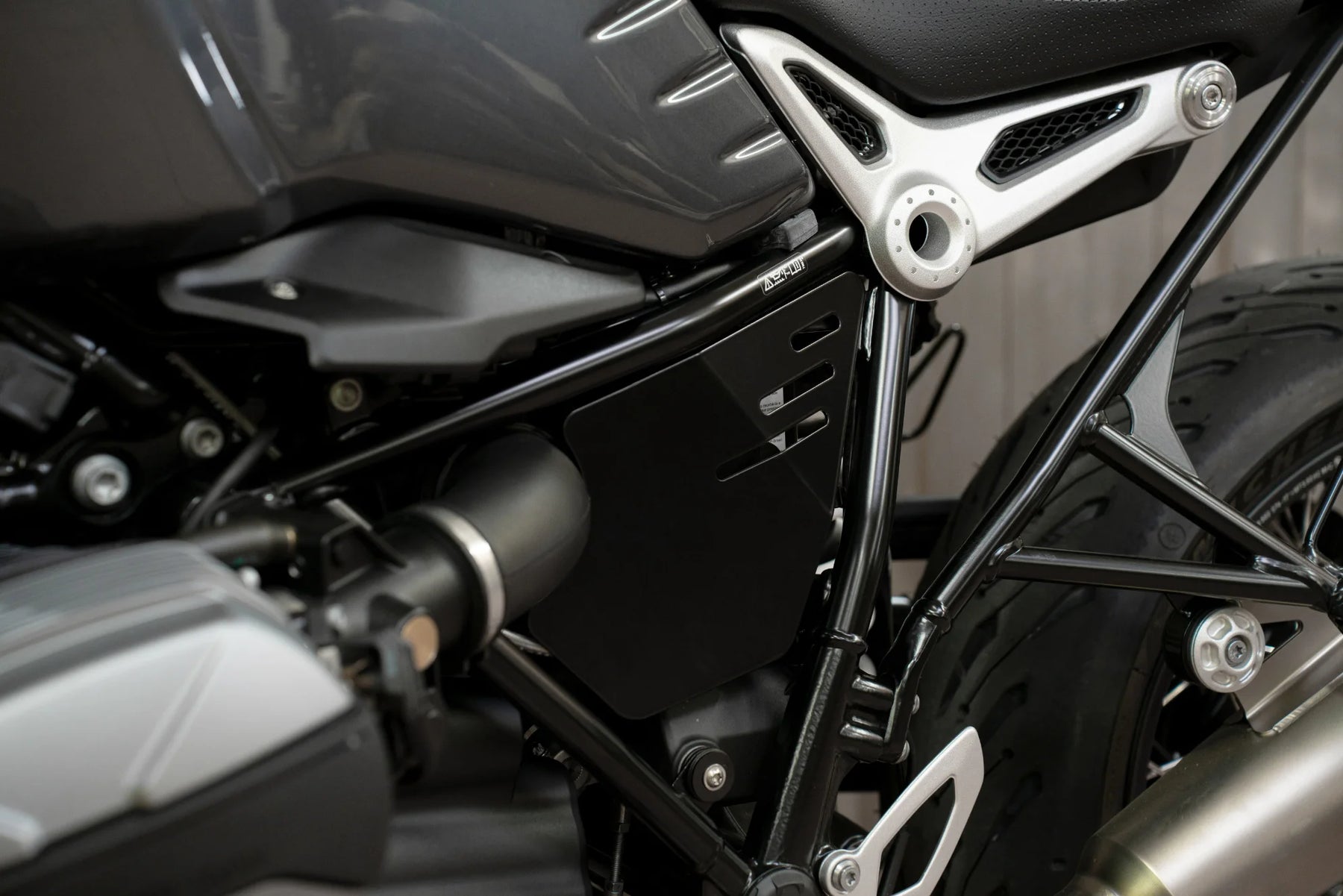 Caches Latéraux | BMW R nineT - photo 3 en situation