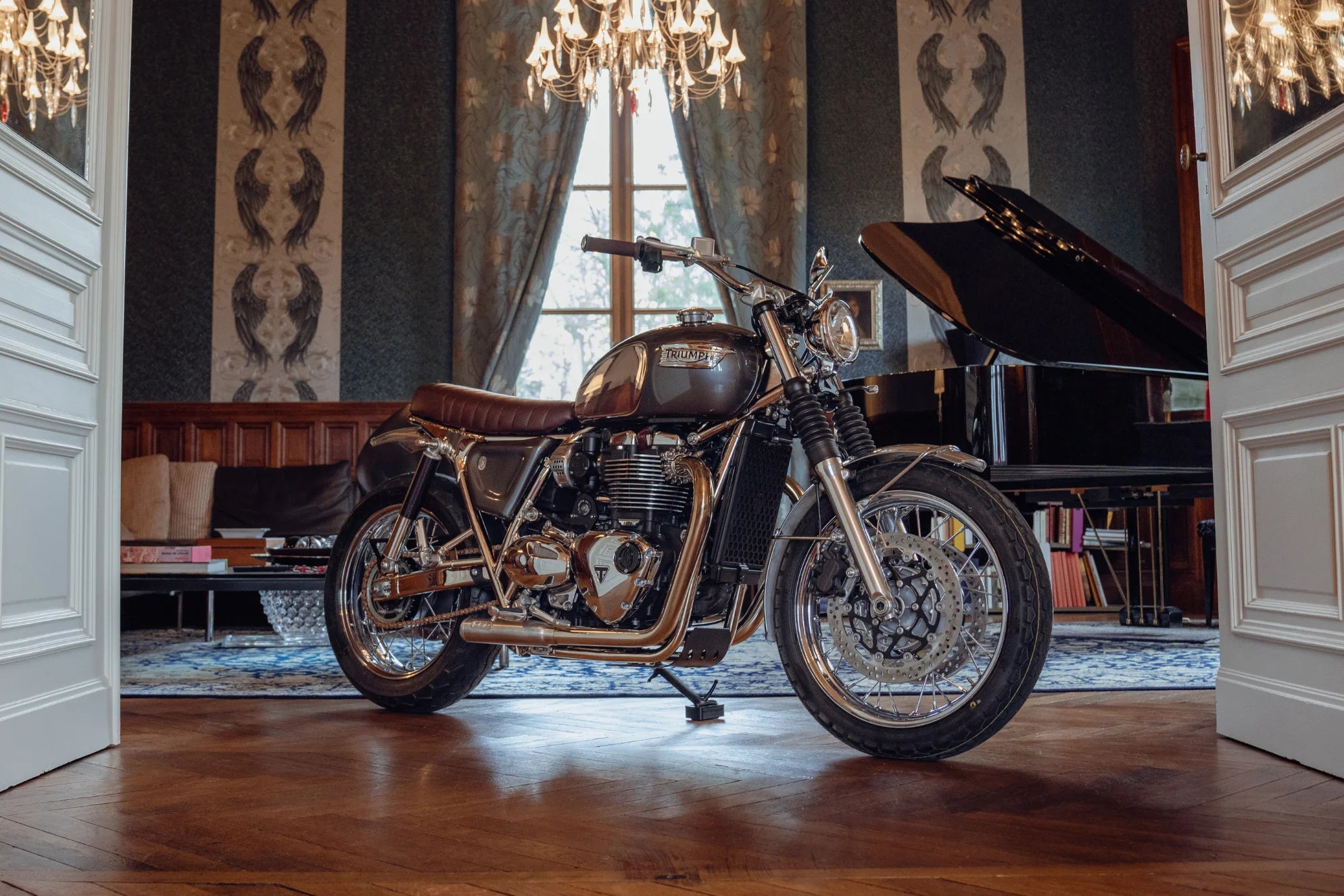 Triumph Modern Classics équipée d'une ligne d’échappement FCR Accessoires – Black Friday Triumph Modern Classics équipée d'une ligne d'échappement FCR Accessoires