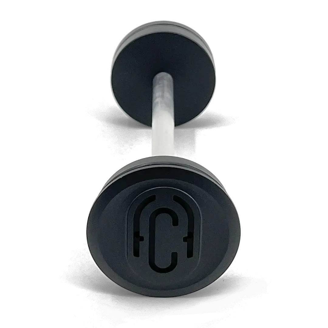 Détail du cache moyeu FCR Accessoires pour BMW NineT & R12 – logo gravé et finition aluminium anodisé noir satin.