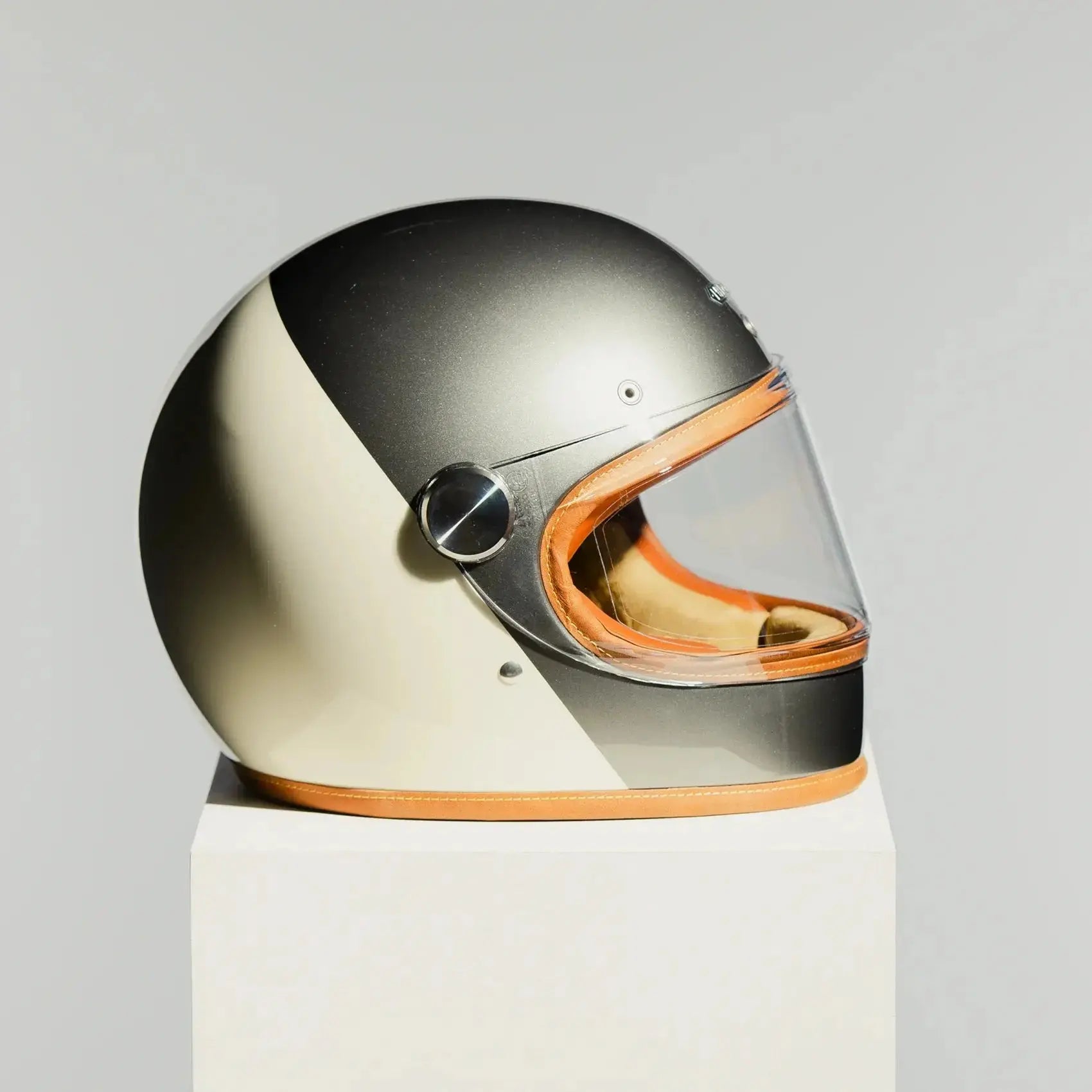 Casque Hedon Heroine Racer 2.0 Camelot avec visière iridium orange, style vintage moderne et finition premium