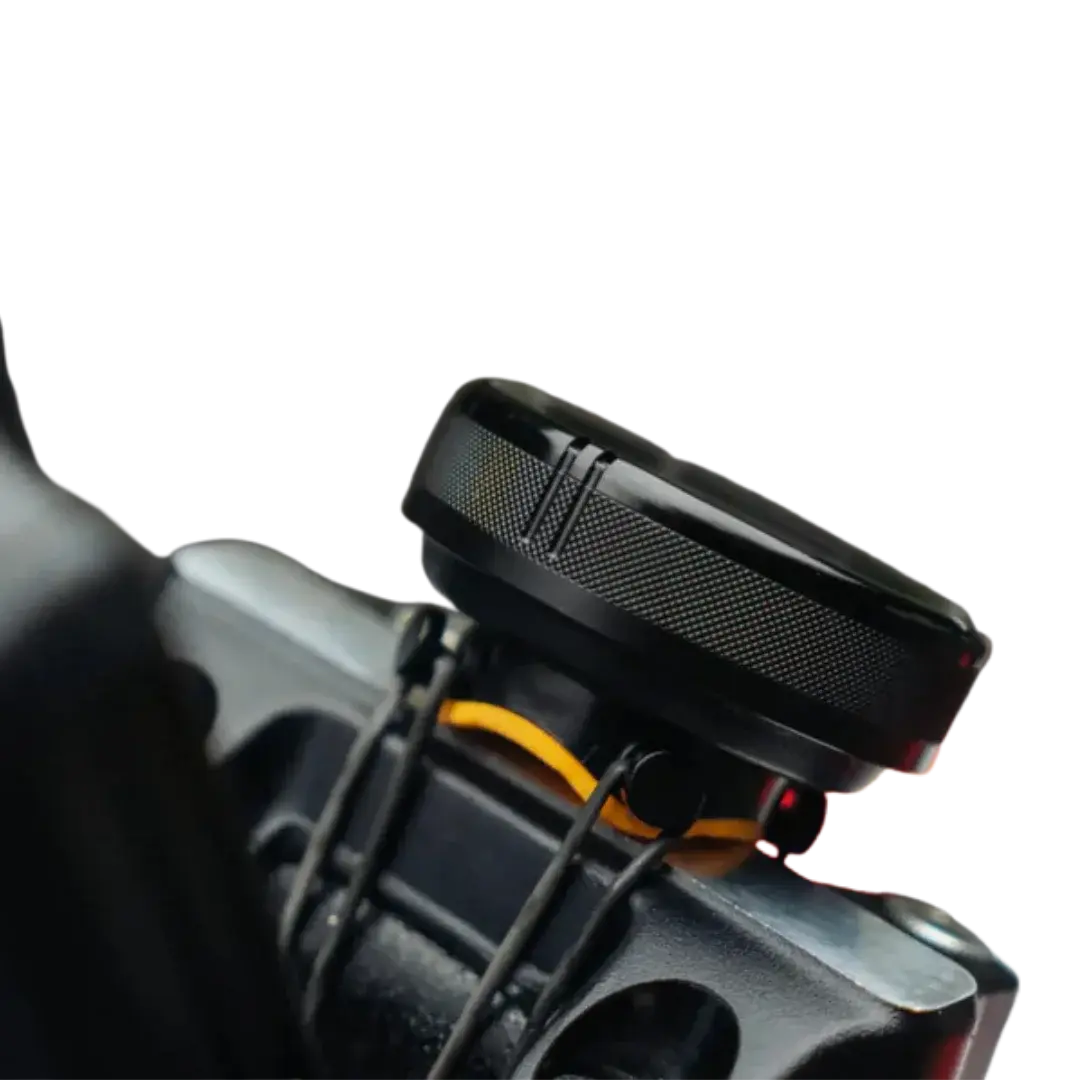 GPS Beeline Moto II Édition Anniversaire - mise en situation monté sur cockpit moto avec fixation d'origine