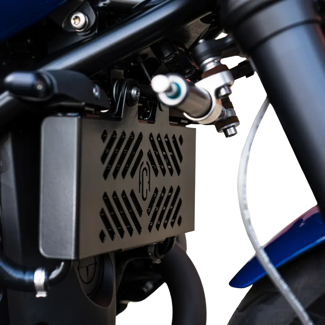 Grille de Radiateur a Retours BMW R NineT FCR Original - finition noire montee sur la moto bleue