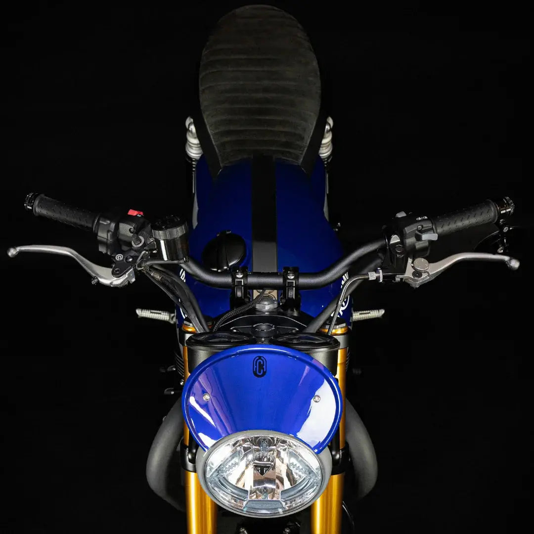 Kit Roadster Thruxton FCR Original - guidon haut monte sur une Triumph Thruxton, vue de face