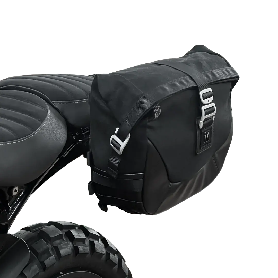 Sacoche latérale Triumph 400 montée sur support tubulaire noir