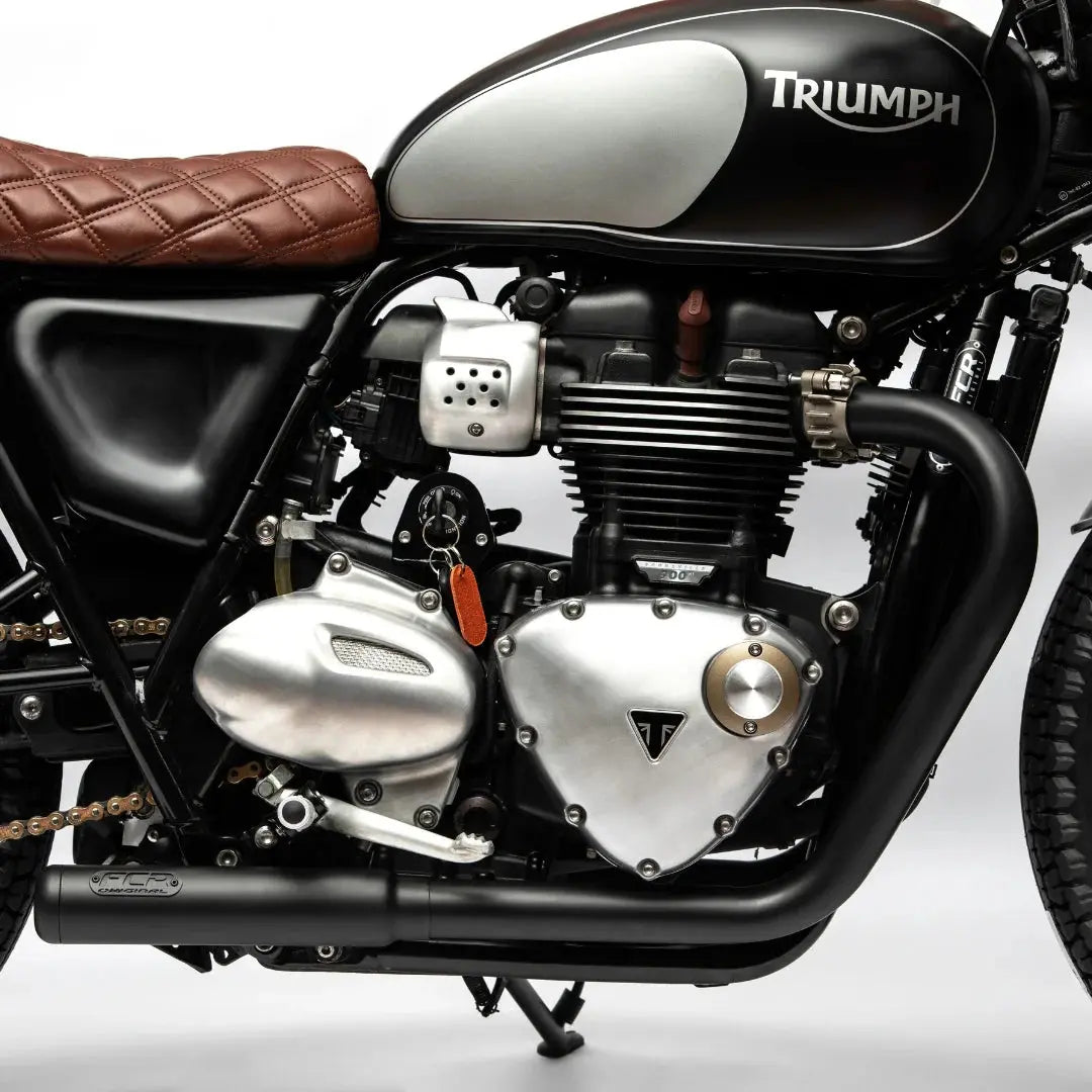 Ligne d’échappement FCR Accessoires noire pour Triumph 900 Modern Classics, courbes signature et montage plug & play.