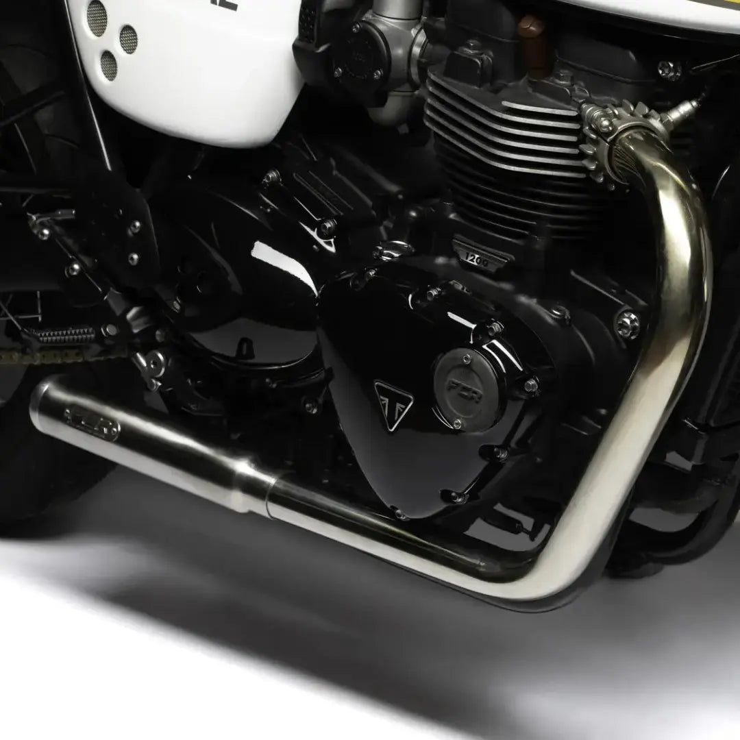 Ligne d’échappement inox FCR Original installée sur Triumph Thruxton 1200, design court café racer et finition aluminium brossé.
