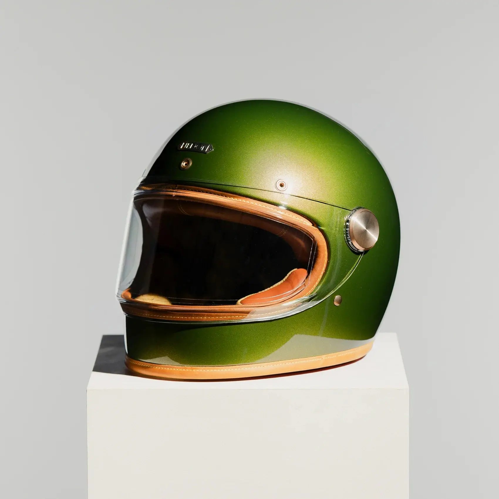 Casque intégral Hedon Heroine Racer 2.0 Olivea vert olive métallisé avec visière iridium, design premium café racer