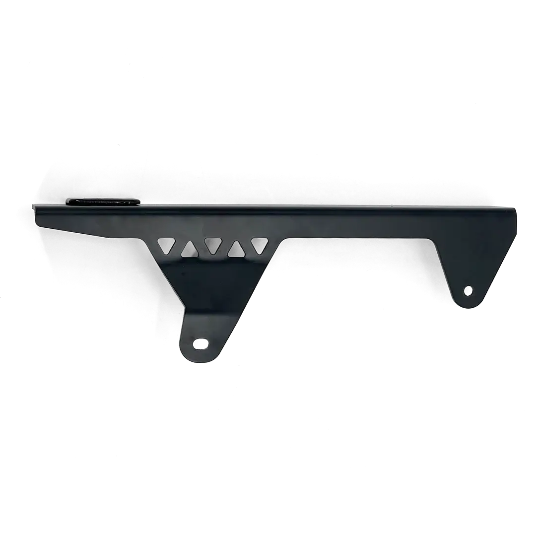 Protection de chaîne Triumph Scrambler 400 2024 vue profil gauche finition noir satiné