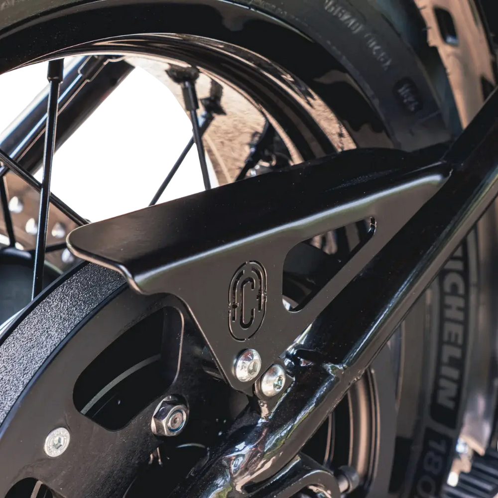 Protege chaine noir monte sur Triumph Bobber FCR Original