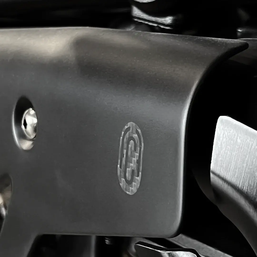 Détail du marquage FCR Accessoires sur protèges silencieux double court Rocket 3