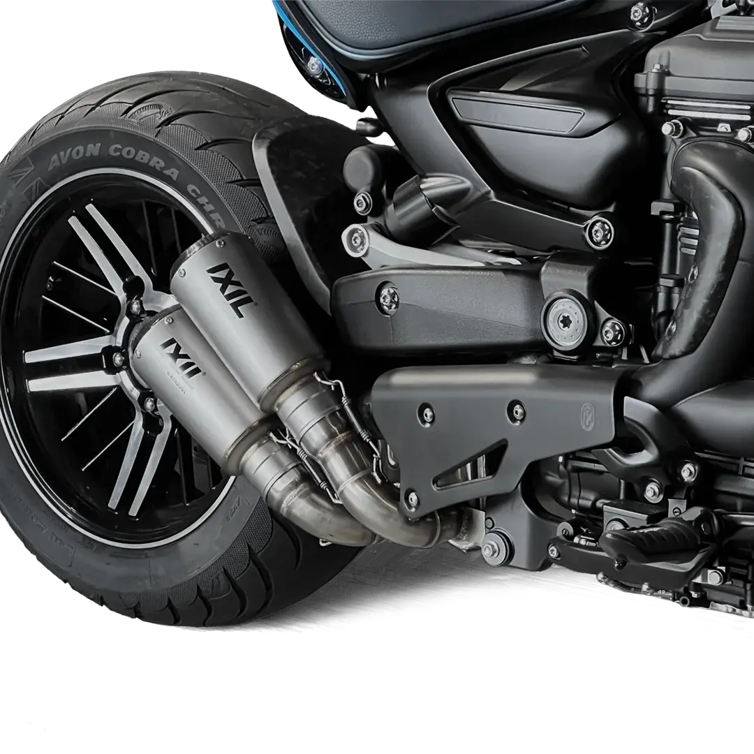 Double silencieux court FCR Accessoires installé sur Triumph Rocket 3, finition inox titane