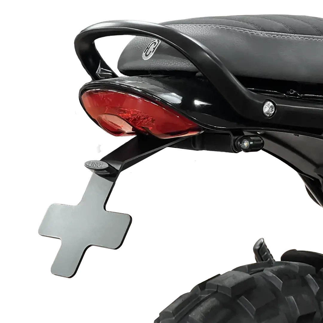 Support de plaque compact monté sur Triumph Scrambler 400 avec clignotants LED