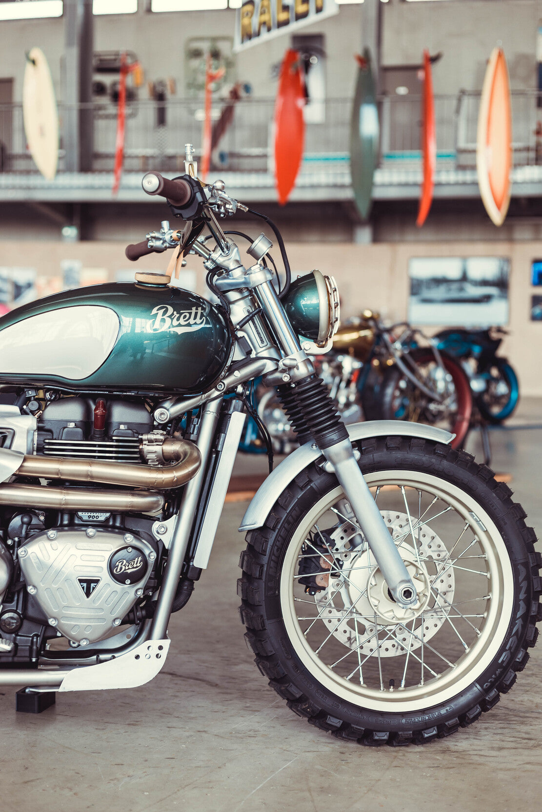 Radiator Grille | Shield Triumph Modern Classic — Situation image 3