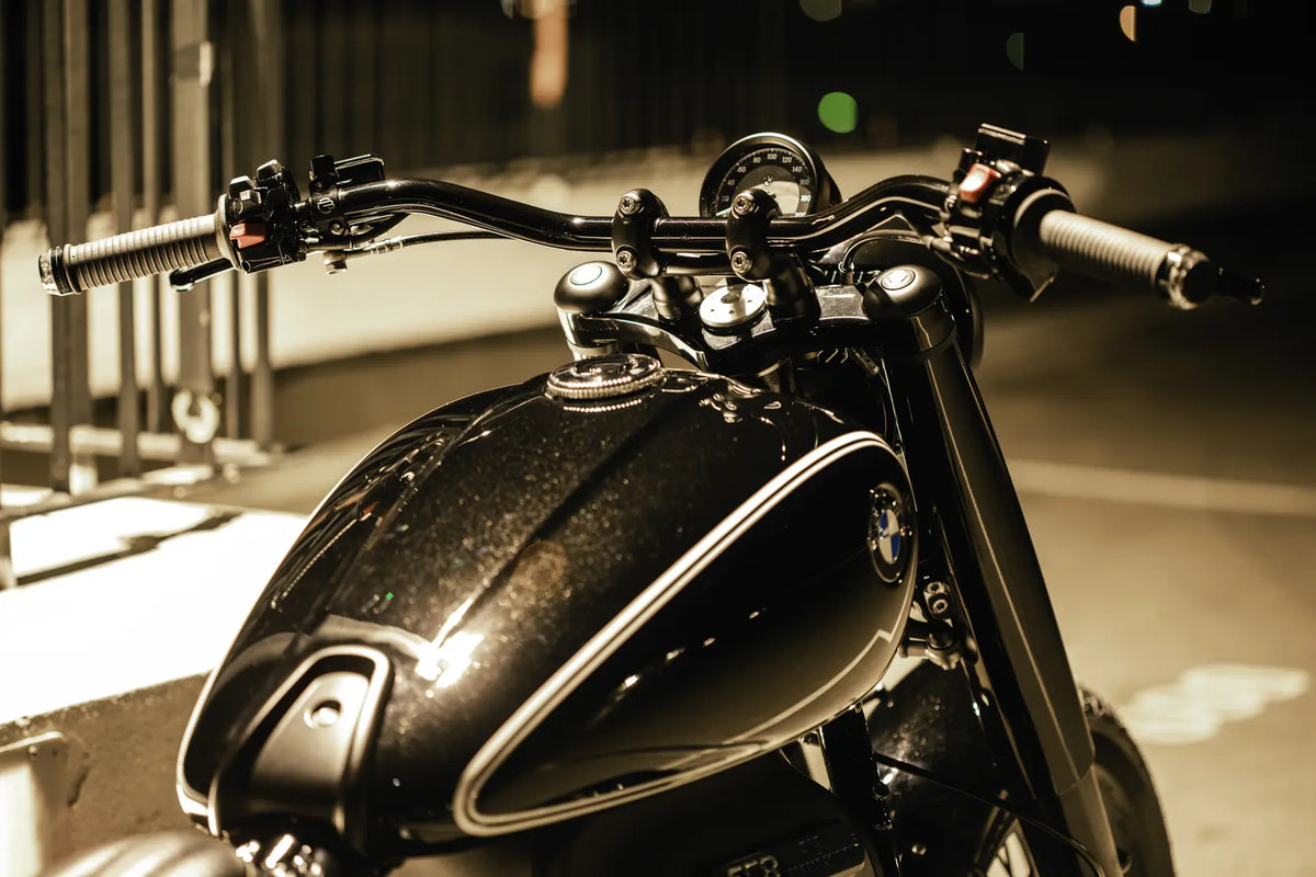 Handlebar Kit with Risers | BMW R18 — Situation image 1