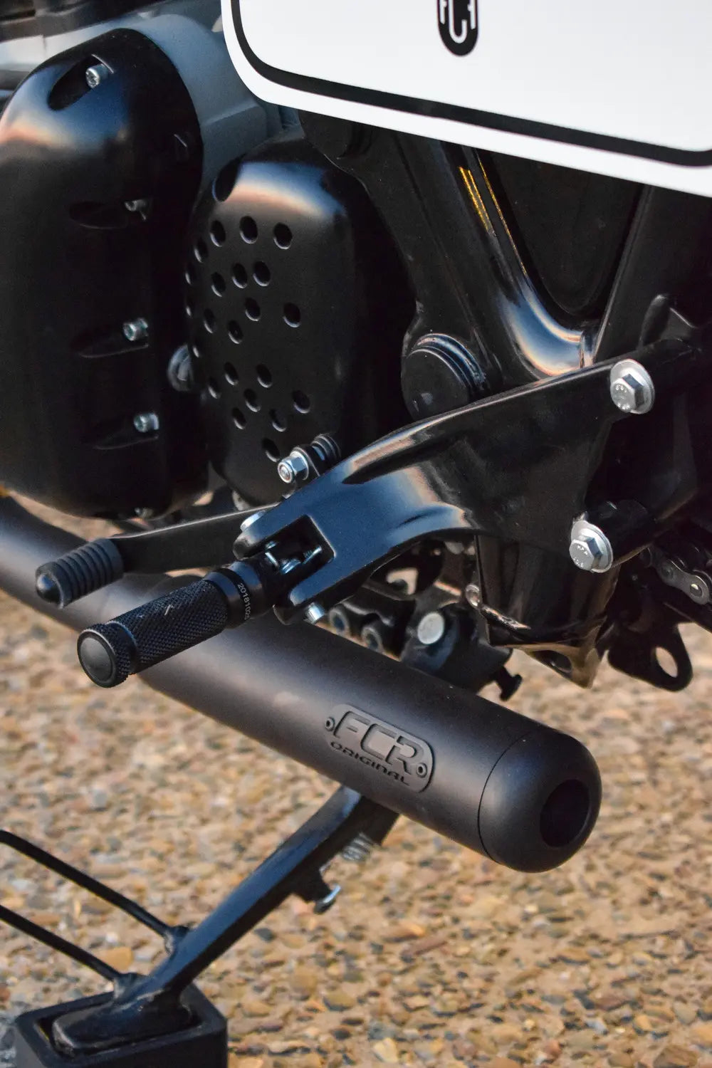 Exhaust System | Royal Enfield Slide — Situation image 2