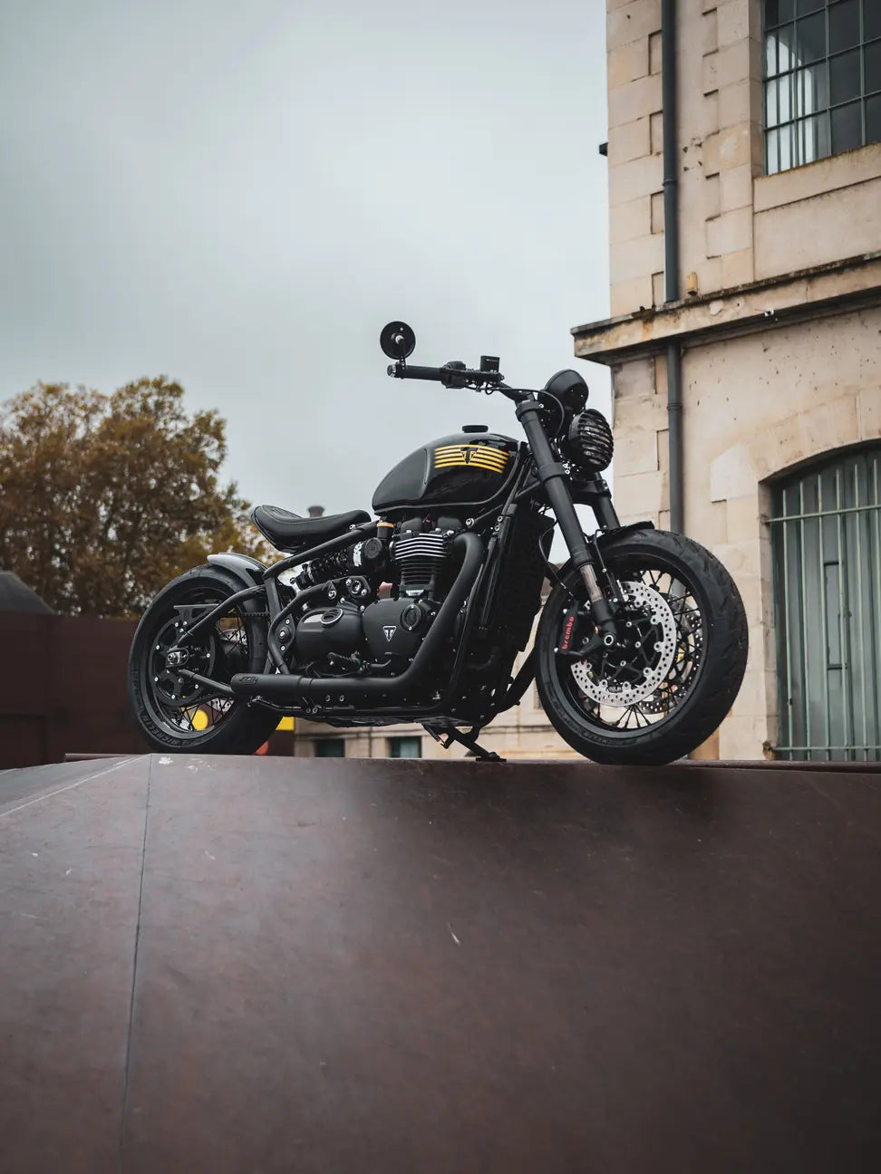 Exhaust system | Triumph Street 1200 Bobber — Situation image 1