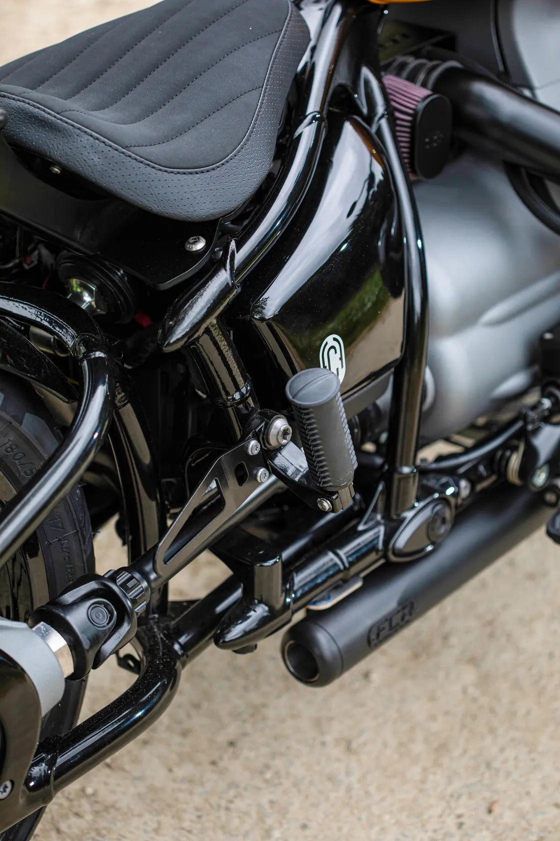 Rear Footrest Protector | BMW R18 Cruiser — Situation image 2