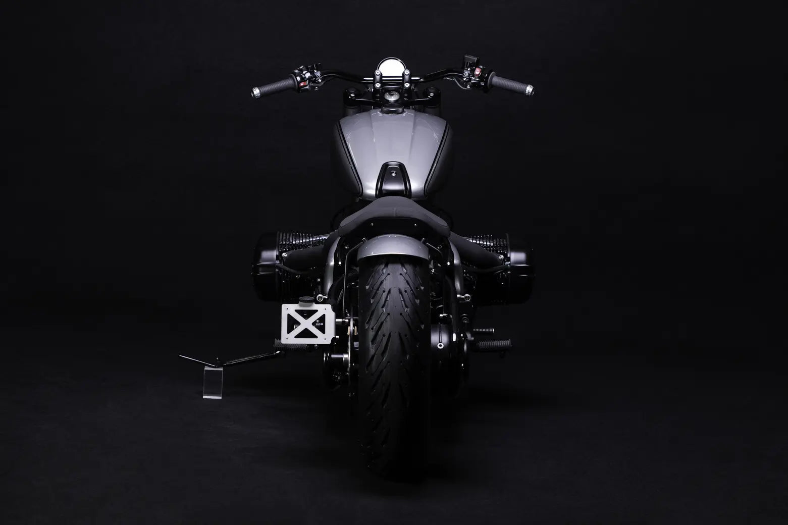 Seitlicher Kennzeichenhalter | BMW R18 - photo 1 en situation